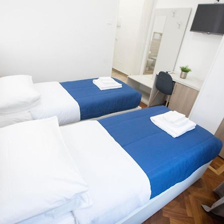 Hall Inn B&B In Napoli Dış mekan fotoğraf