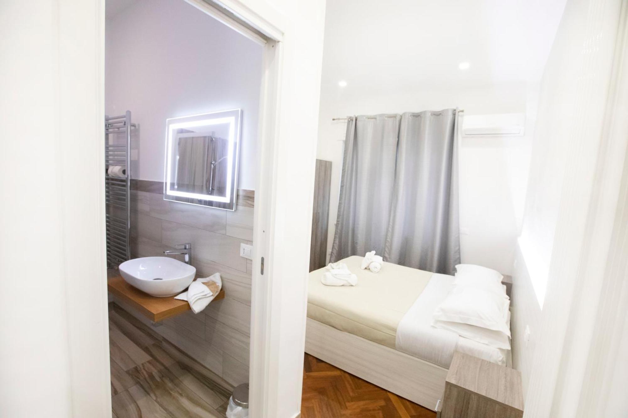 Hall Inn B&B In Napoli Dış mekan fotoğraf