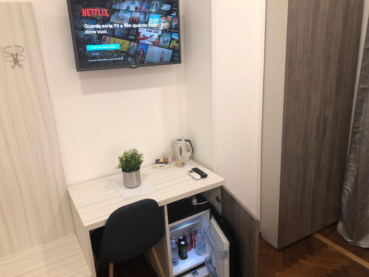 Hall Inn B&B In Napoli Dış mekan fotoğraf