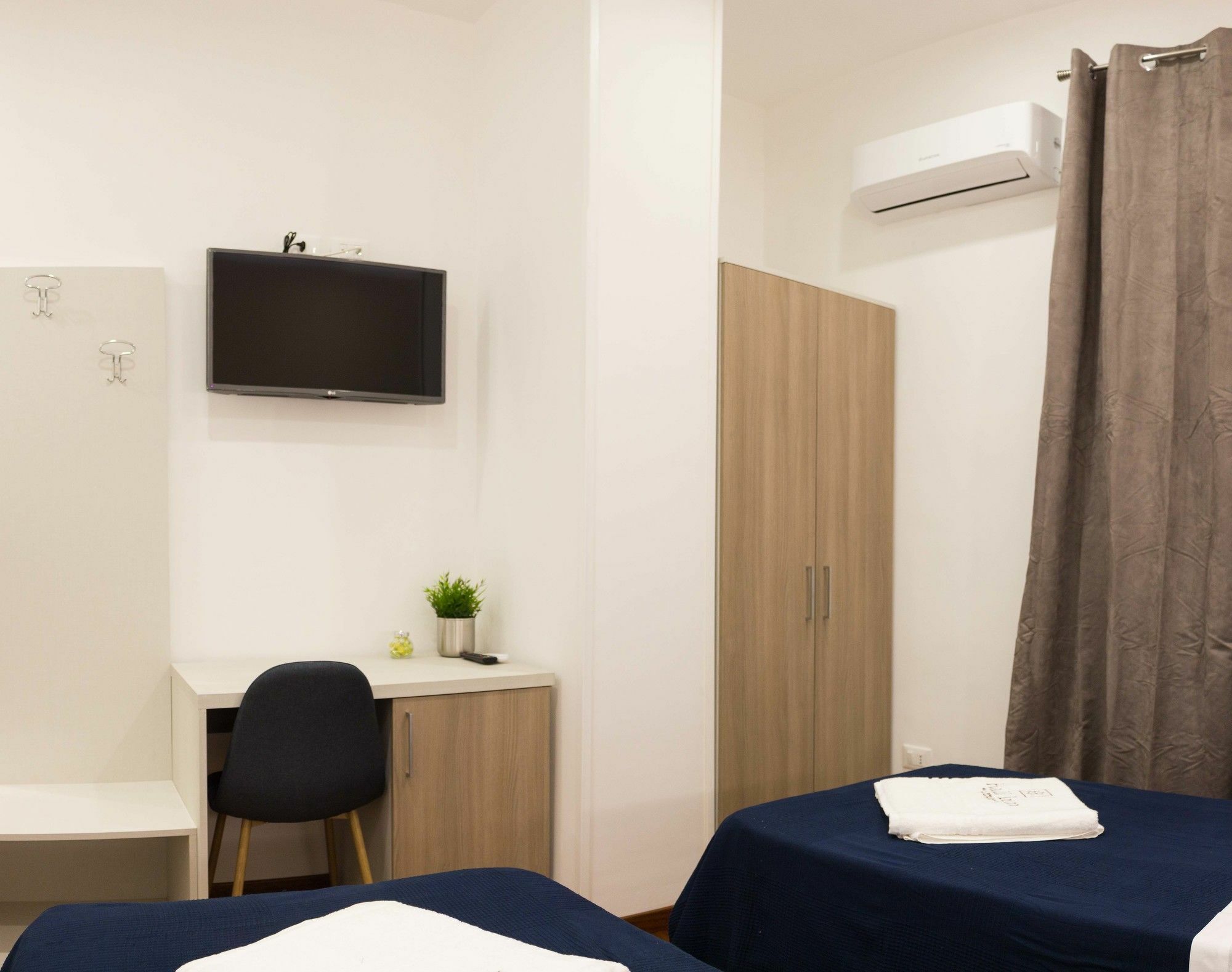 Hall Inn B&B In Napoli Dış mekan fotoğraf